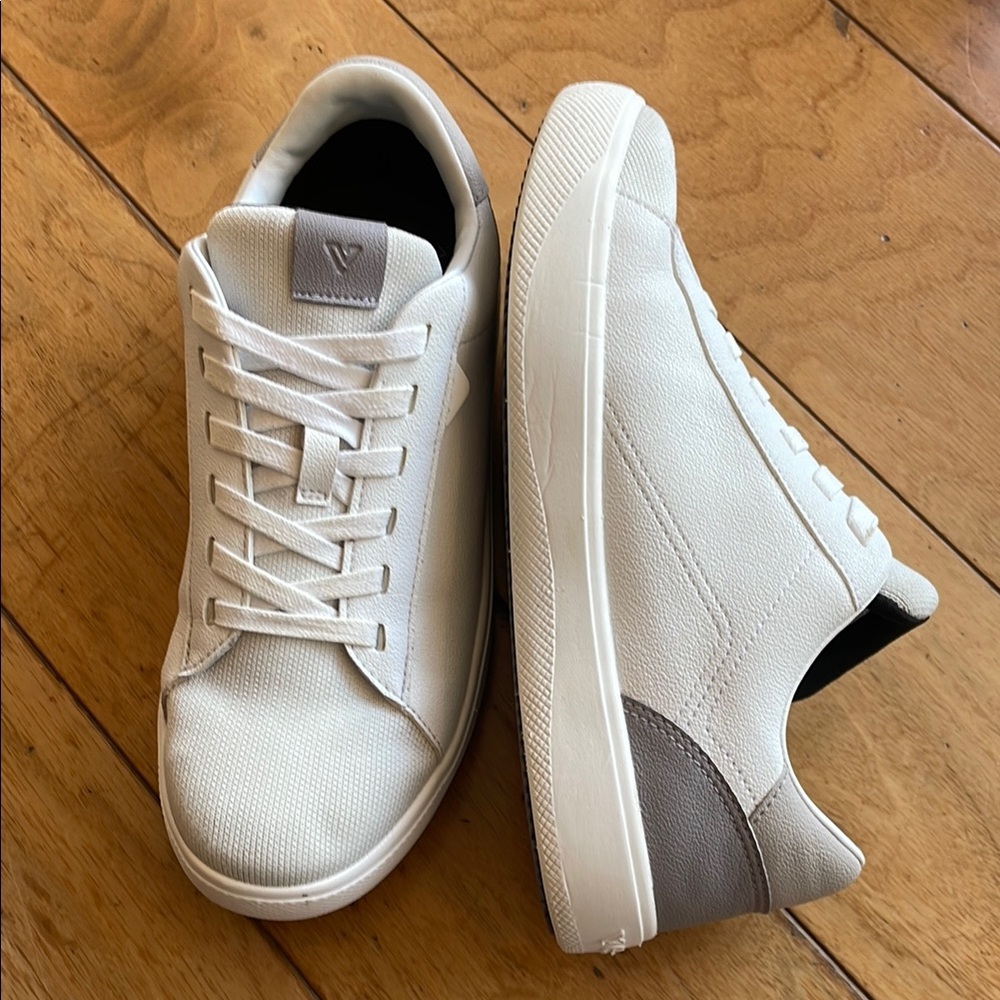 Women’s Vessi White Sneakers “Soho” US7